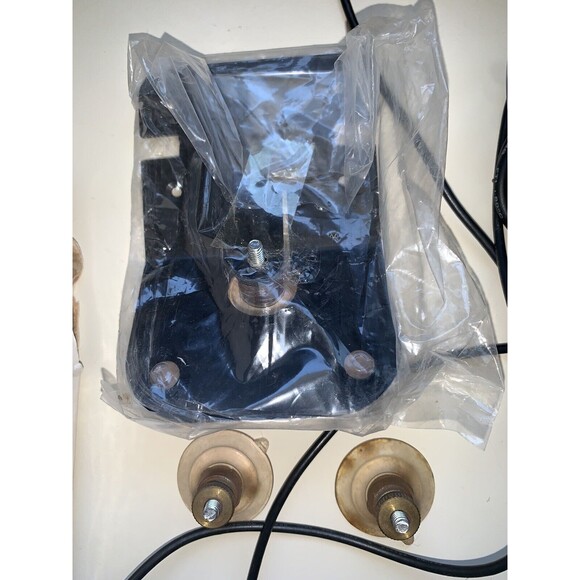 GARMIN Mobile GPS 45XL Personal Navigator Bundle + Car Adaptor/Plug/Mount/Sensor - Picture 4 of 13